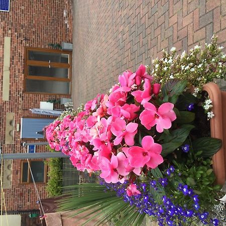 Tower House Executive Guest House Pontefract Exterior foto